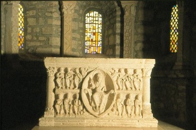 Vue de l'autel de l'église d'Avenas © Médiéval AFDP